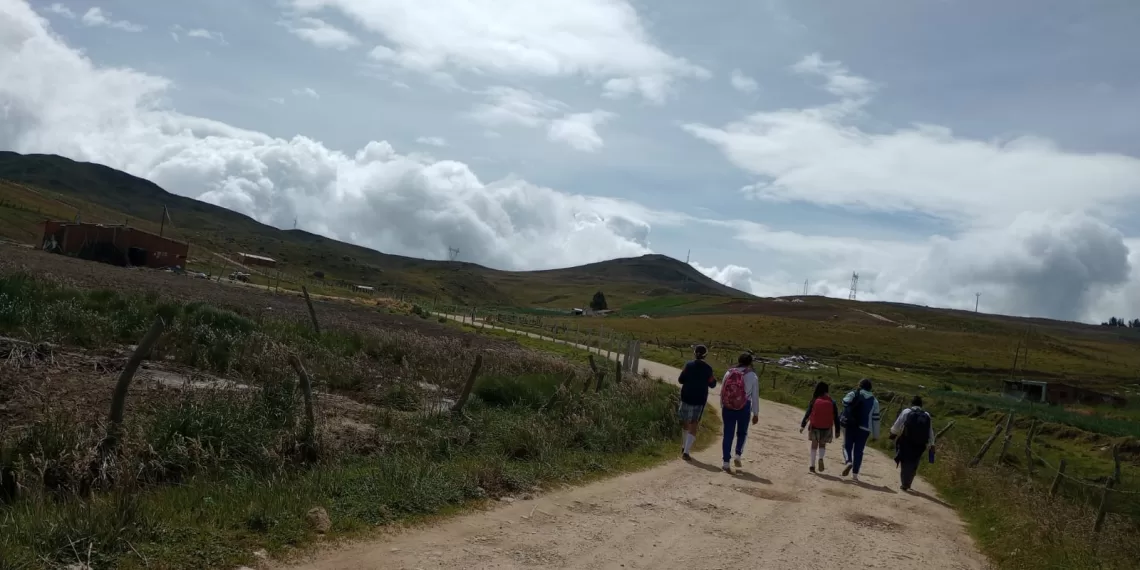 Transporte escolar reclaman estudiantes y padres de familia en Tona y Curití