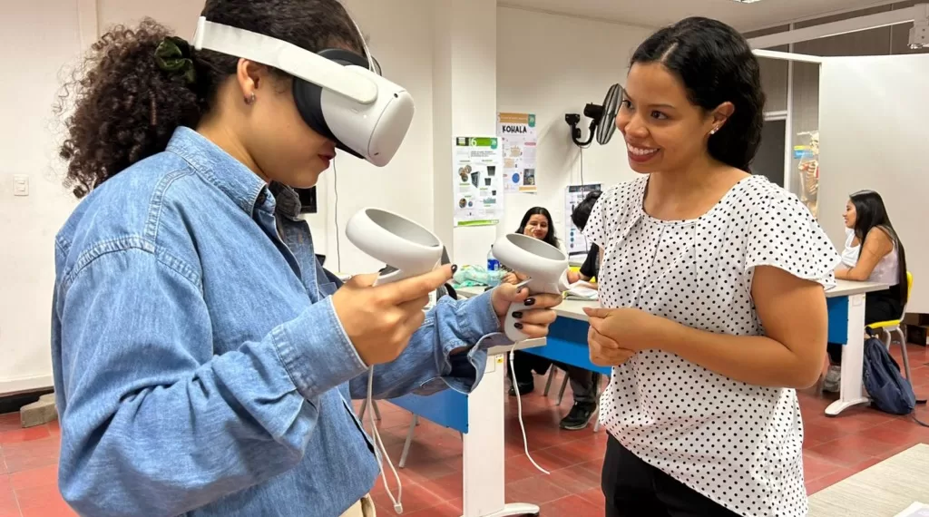 Estudiantes UIS fortalecen sus conocimientos en herramientas de realidad virtual