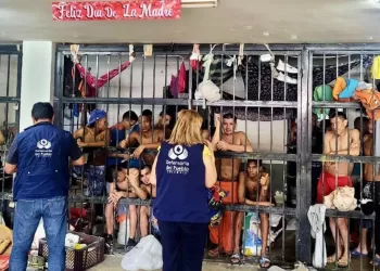 Las estaciones de policía se han convertido en bodegas humanas, afirma Minjustia al presentar el plan decenal carcelario