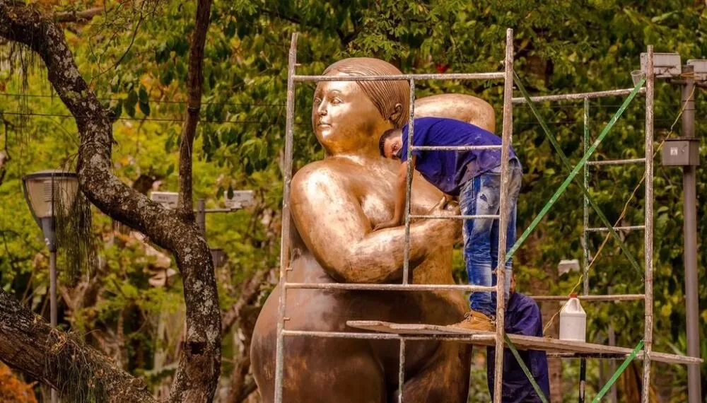En parque San Pío se hace mantenimiento de la “Gorda” de Botero
