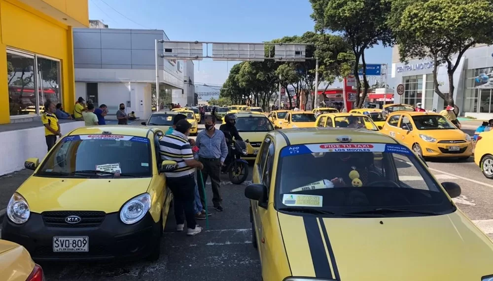 División en gremio de taxistas por razones del paro