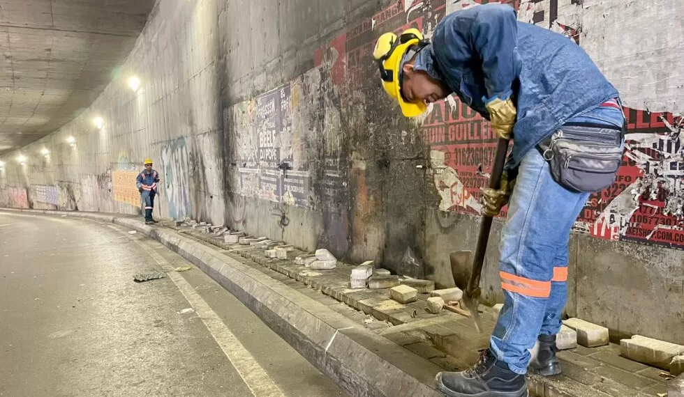 Inhabilitan el paso peatonal por el deprimido del Mesón de Los Búcaros