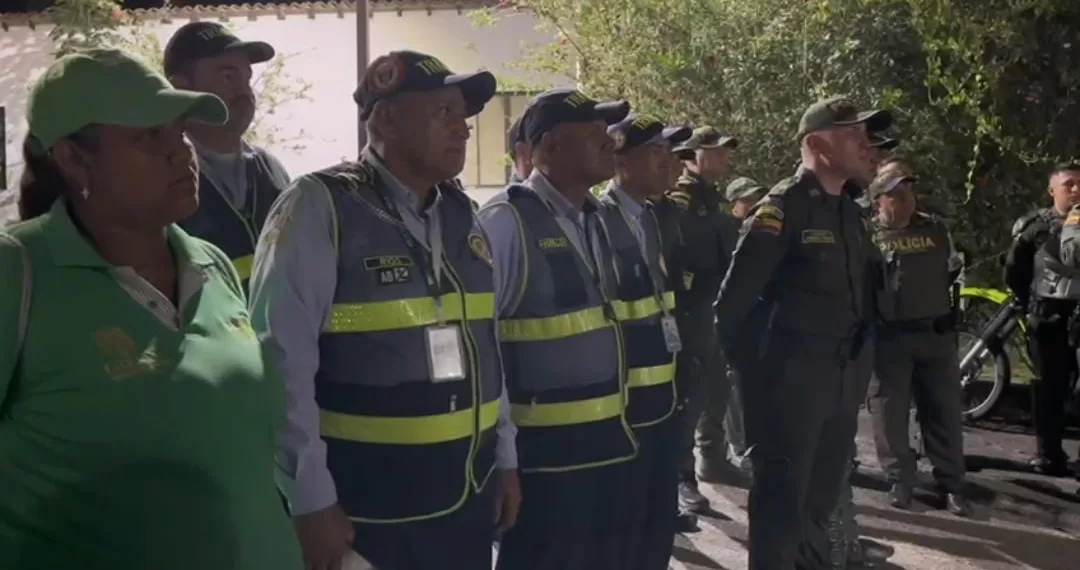 Policías y agentes de Tránsito se tomaron el mirador vía al aeropuerto Palonegro