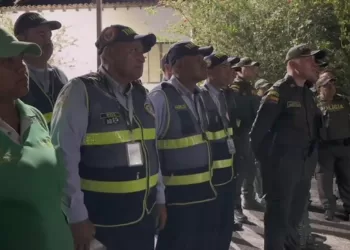 Policías y agentes de Tránsito se tomaron el mirador vía al aeropuerto Palonegro