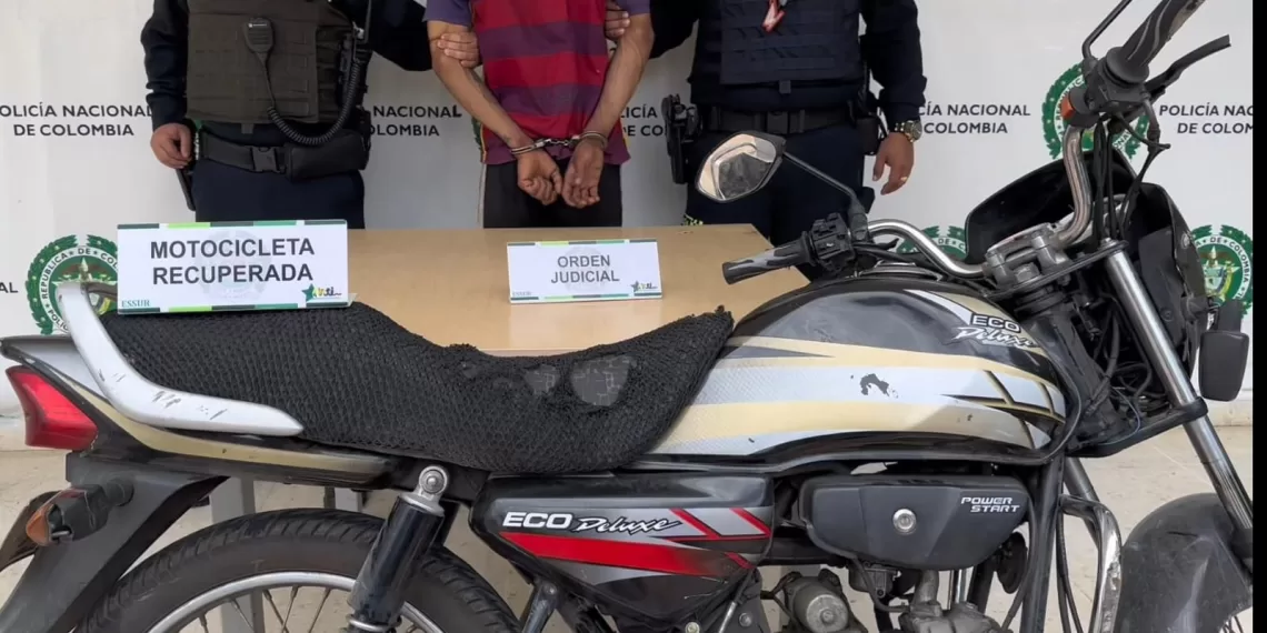 Alias “El Calamares” sindicado del robo de Motocicletas fue capturado por la policía, el sujeto tenía casa por cárcel