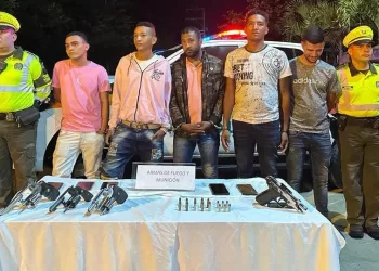 En vía San Gil – Bucaramanga policía captura cinco hombres con por porte ilegal de armas