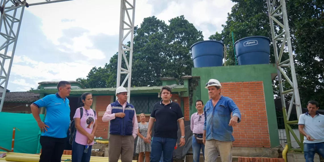 Avanza la revolución educativa en Floridablanca: alcalde inspecciona obras de infraestructura en colegios oficiales