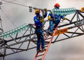 ESSA realiza remodelación y modernización de redes eléctricas en Lebrija
