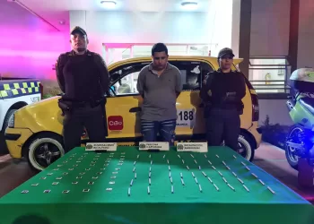 En Floridablanca cae narco taxi que en su interior tenía 50 cigarrillos de marihuana y 50 dosis de cocaína, mediante modalidad de CALETA