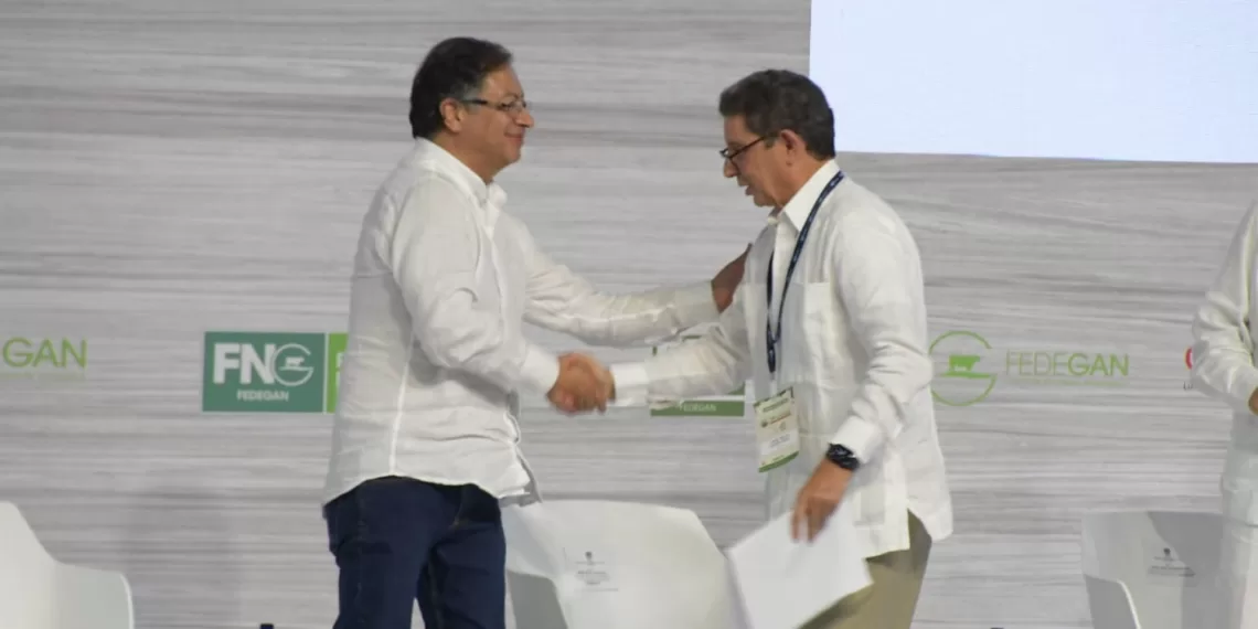 Lafaurie y Petro se enfrentan por brigadas ganaderas y movilizaciones campesinas