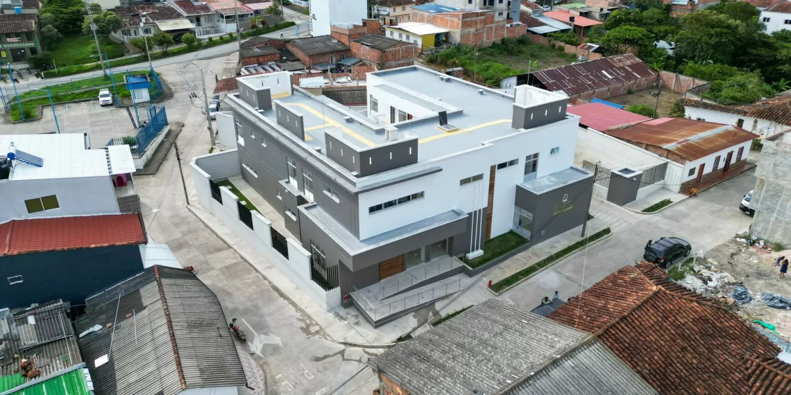 Guapotá estrena sede de la Alcaldía y Oiba tiene nueva estación de policía