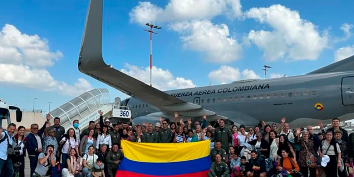 Avión de la FAC con 110 colombianos salió de Israel a Colombia