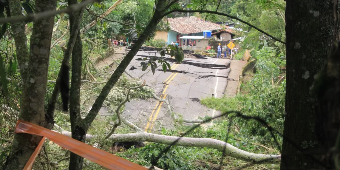 Vía Bucaramanga – Barrancabermeja, una historia de derrumbes sin soluciones definitivas
