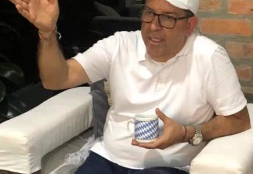 La hizo elegir, le salvó la curul de 6 demandas y ahora la denunció ante la Corte