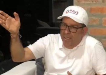 La hizo elegir, le salvó la curul de 6 demandas y ahora la denunció ante la Corte
