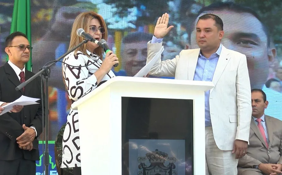 En sobria ceremonia asumió oficialmente el nuevo alcalde de Floridablanca, Santander