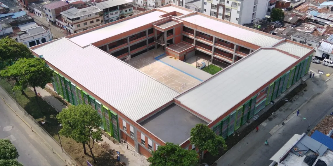 En Bucaramanga: Más de 800 estudiantes por fin recibieron la nueva sede de la Institución Educativa Camacho Carreño