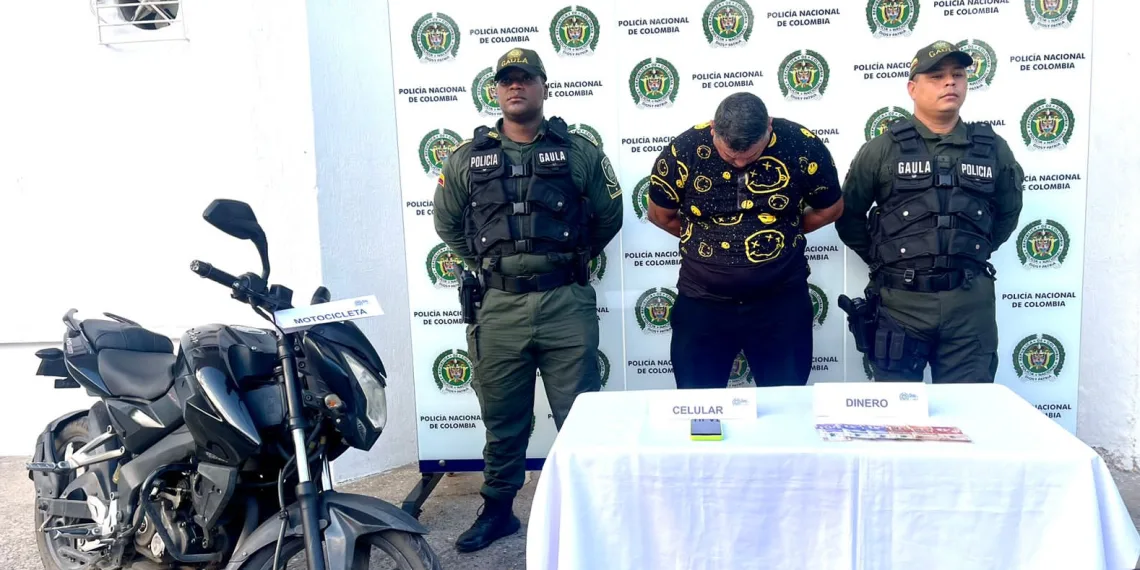 En Barrancabermeja fue capturado alias “Roger” cuando recibía una extorsión de una empresa contratista de Ecopetrol