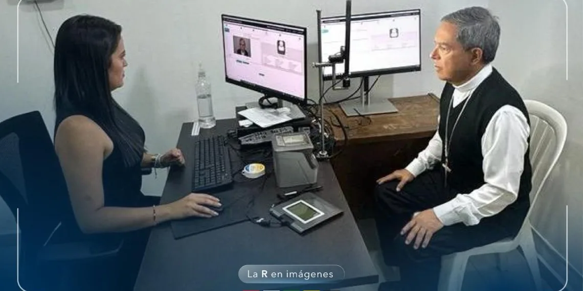 Cardenal Primado de Colombia viajo hasta San Gil, Santander a gestionar el trámite de su Cédula Digital