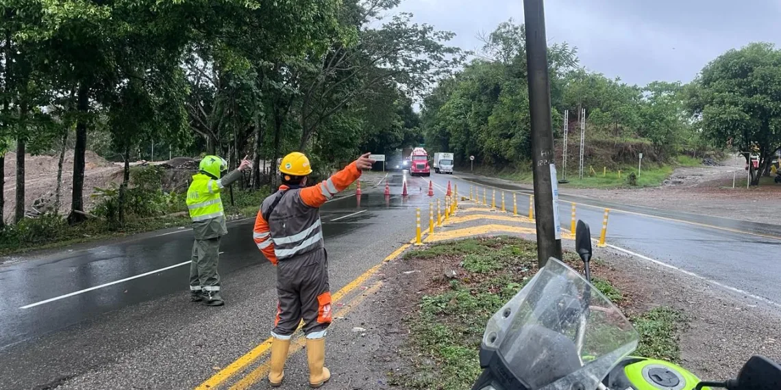 Por fuerte lluvias hay cierre total en la vía Lizama-San Alberto