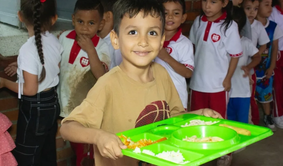 Más de 36 mil estudiantes de Instituciones Educativas de Bucaramanga reciben el programa de Alimentación Escolar