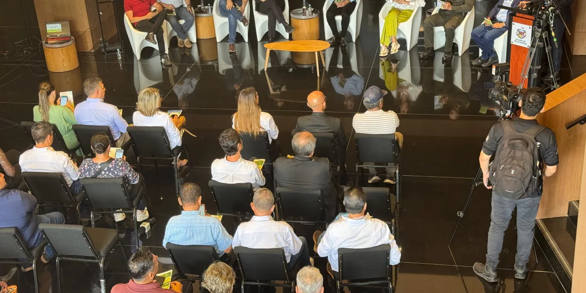 Desde el teatro Santander alcalde de Bucaramanga hizo el lanzamiento de Semana Santander 2024