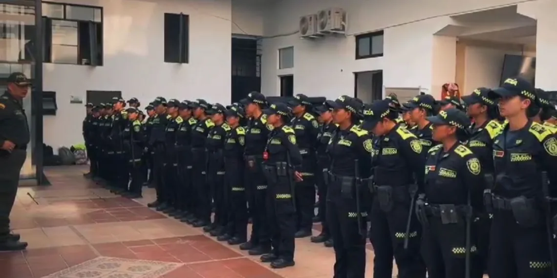 En Bucaramanga 100 mujeres estudiantes de Policía se suman para garantizar una «Semana Santa en familia»