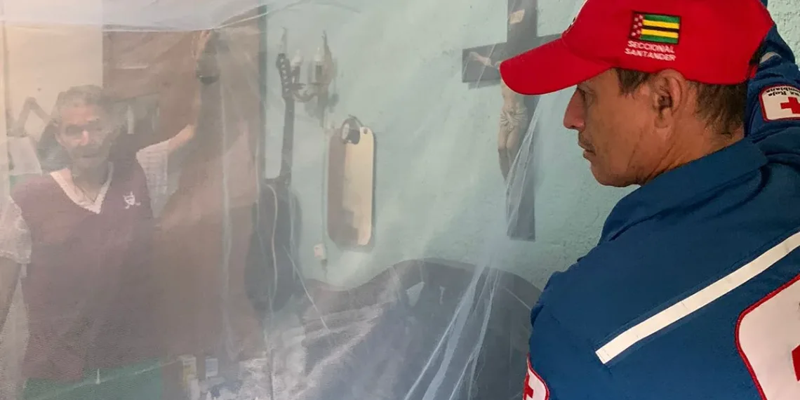 Ante desmedidos casos de dengue alcaldía de Bucaramanga continuará esta semana con la entrega de toldillos a grupos en riesgos de la comuna I