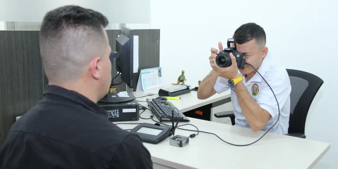 En Santander la oficina de pasaportes duplica su capacidad de atención al público