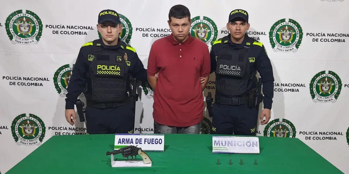 En Bucaramanga policía capturó a “Jesús”, por encontrarse armado sin documentos para la tenencia de armas de fuego