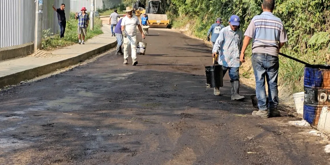 Alcalde de Piedecuesta en sus primeros 100 días de gobierno le cumple al sector Molinos con reparación de vía de acceso