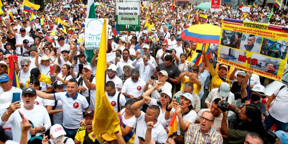 Bucaramanga le dice presente a marcha de la oposición contra el Gobierno Petro, este domingo 21 de abril