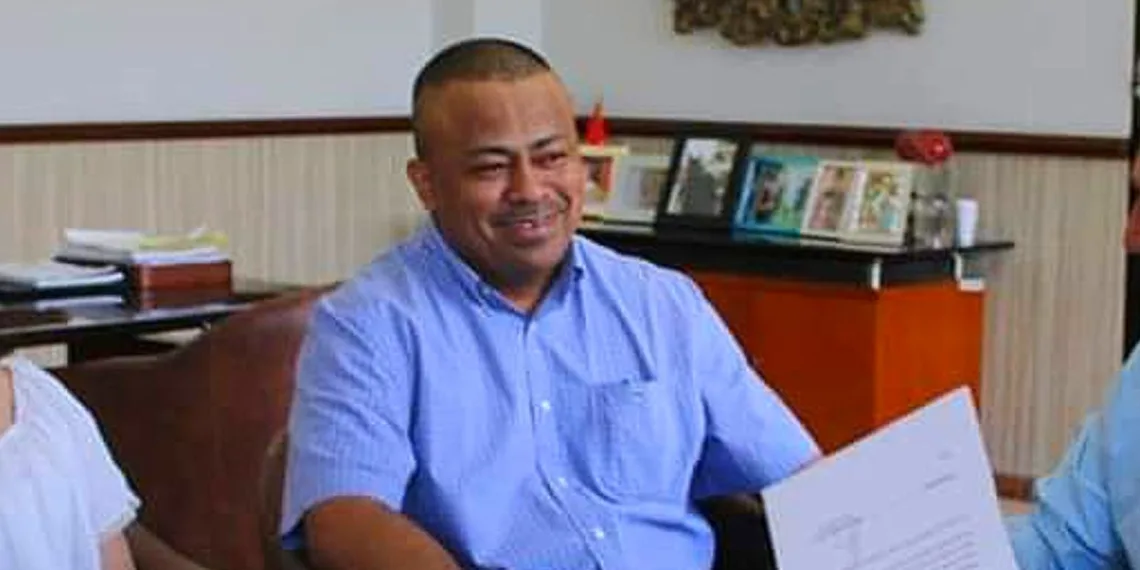 Juez capturado por extorsión a parte de rechazar los cargos, fue enviado a casa por cárcel