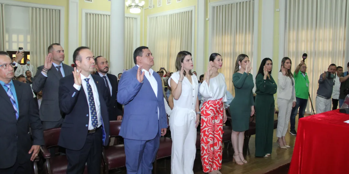 Gobernador de Santander posesionó a los nuevos 12 gerentes de hospitales departamentales