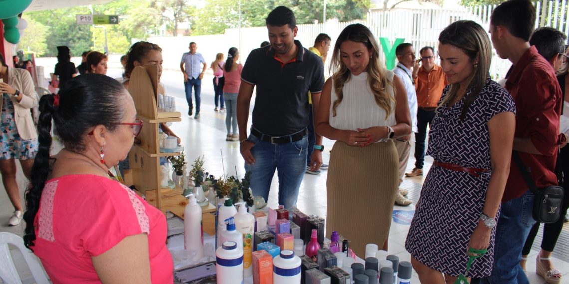Mujeres emprendedoras en Bucaramanga en Feria “Metro-Emprender”