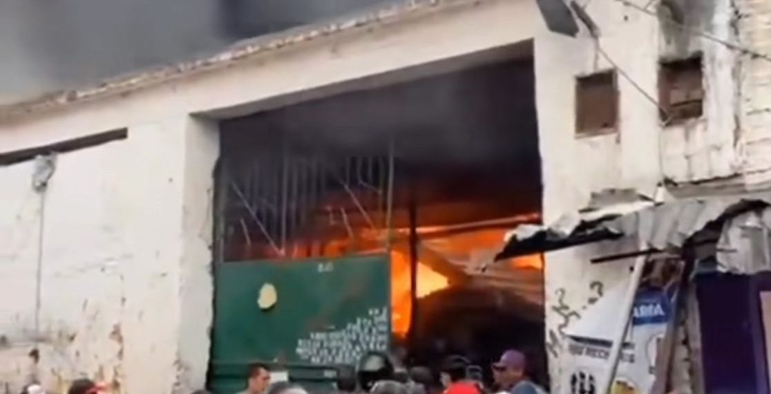 Incendio en bodega de material reciclable se registró en el barrio Chapinero de Bucaramanga