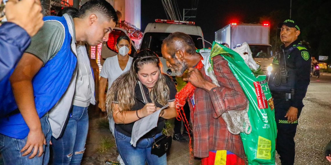 En Floridablanca se realizan brigadas nocturnas de atención de habitantes de calle