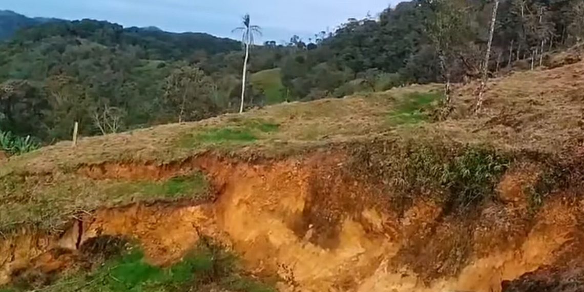 Afectación en la red vial departamental entre la Belleza y Sucre, por pérdida total de la banca