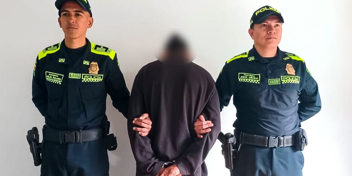 Hombre capturado en Berlín por el delito de acceso carnal abusivo con menor de 14 años, tenía circular azul de Interpol
