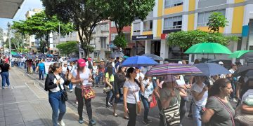 Maestros de Santander se movilizaron en protesta por el mal servicio de salud que les están prestando