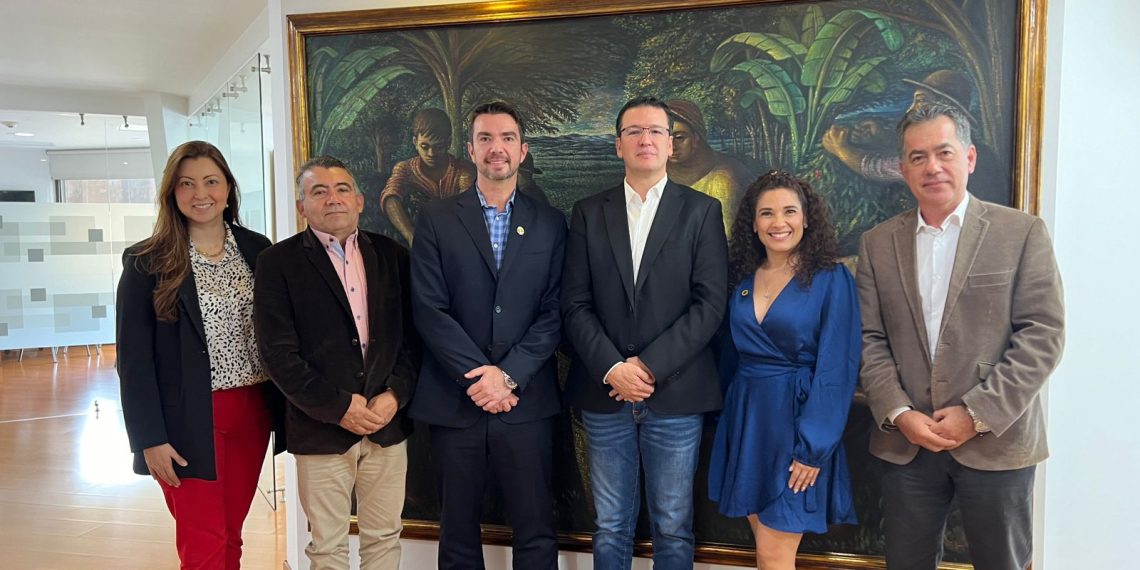 Con la Federación Nacional de Cafeteros más de 300 familias caficultoras de Bucaramanga tendrán acceso a tecnologías innovadoras