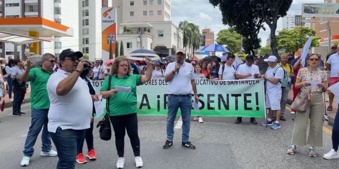 Magisterio se toma a Bucaramanga, marcha sale de la Puerta del Sol