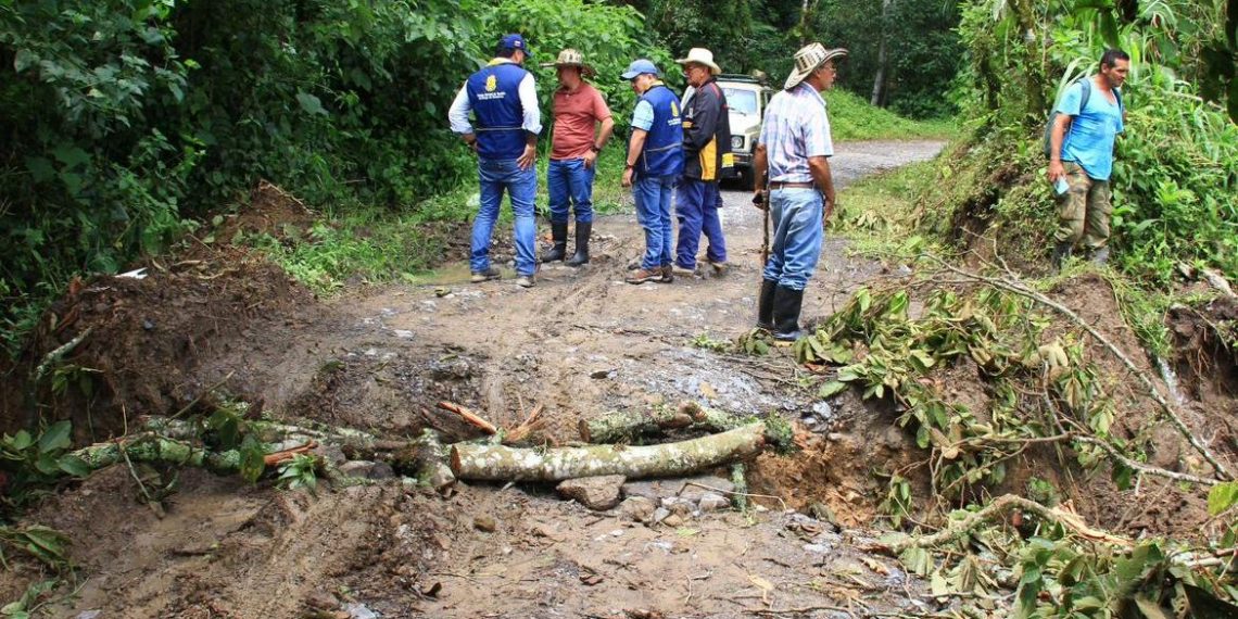 Pérdida de la banca dejan las lluvias en vía a San José de Suaita, Santander