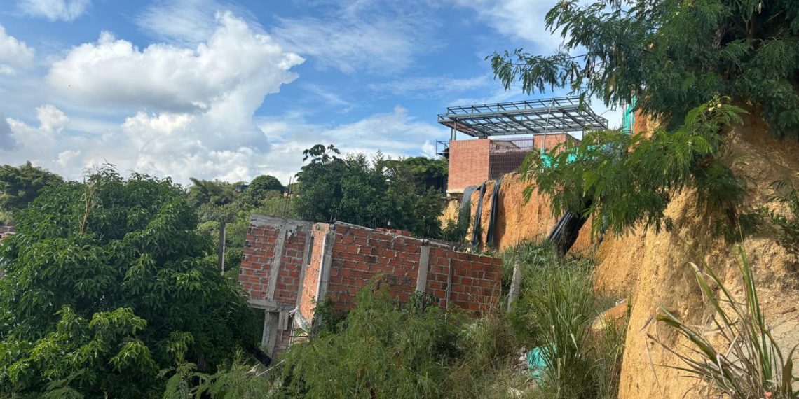 Alcaldía de Bucaramanga iniciará obras de mitigación en sector del barrio la Feria por deslizamiento en masa