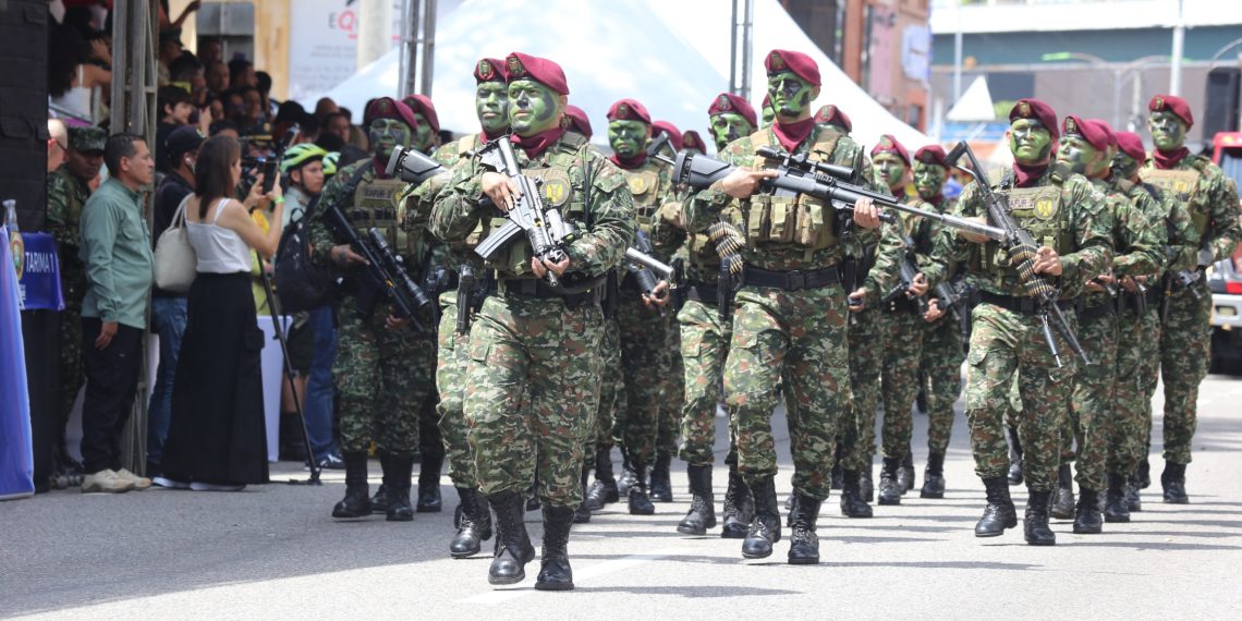 Bucaramanga vivió el tradicional desfile militar y policía del 20 de julio, en la carrera 27