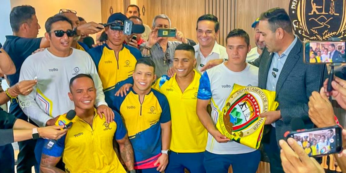 Deportistas santandereanos recibieron la bandera del departamento previo al inicio de los juegos Olímpicos y Paralímpicos 2024
