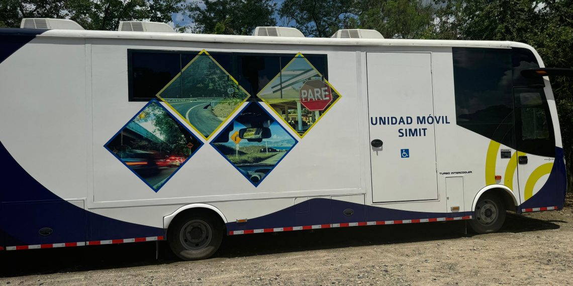 ¡Atención Girón! la Unidad Móvil de SIMIT está hoy desde las 8 de la mañana en el parque principal para consultar sobre comparendos y otros servicios