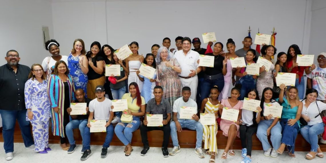 En Bucaramanga, 25 víctimas del conflicto armado recibieron capacitación de fortalecimiento de sus emprendimientos