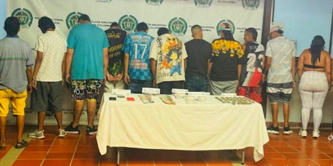 Juez envió a la cárcel a 13 presuntos integrantes de la red criminal “Los Chamos”, dedicados al microtráfico en entornos escolares y deportivos