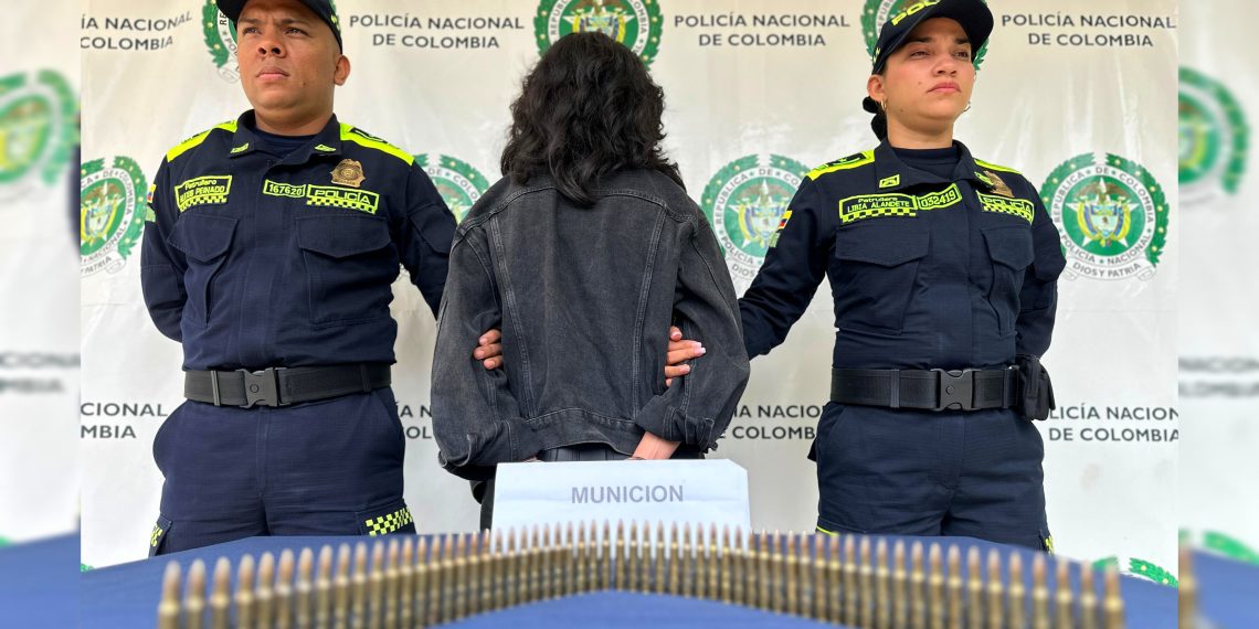 Por portar cinturón con 60 cartuchos calibre 556 fue capturada una mujer en la Terminal de Transportes de Bucaramanga